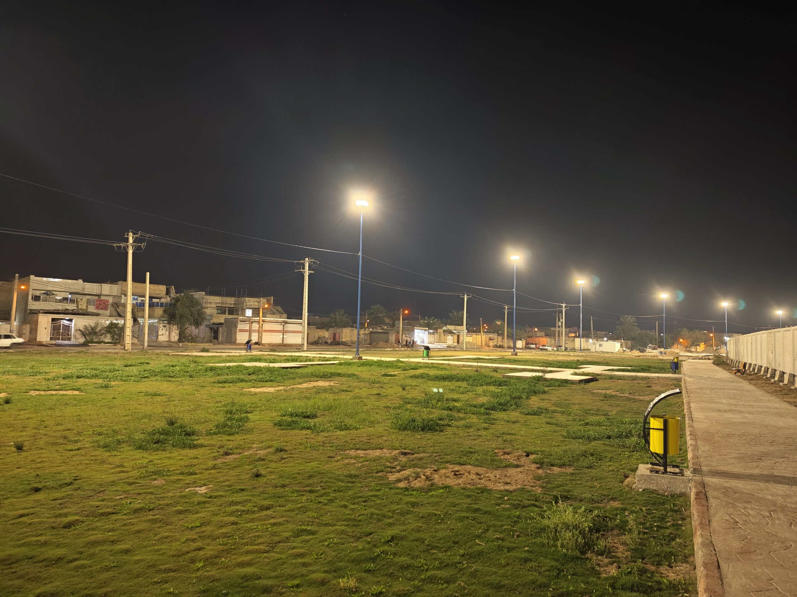 🌟 پارک خیابان ۱ کوی قدس، به نور آراسته شد / نصب ۲۶ پایه روشنایی با ۱۵۶ پروژکتور LED